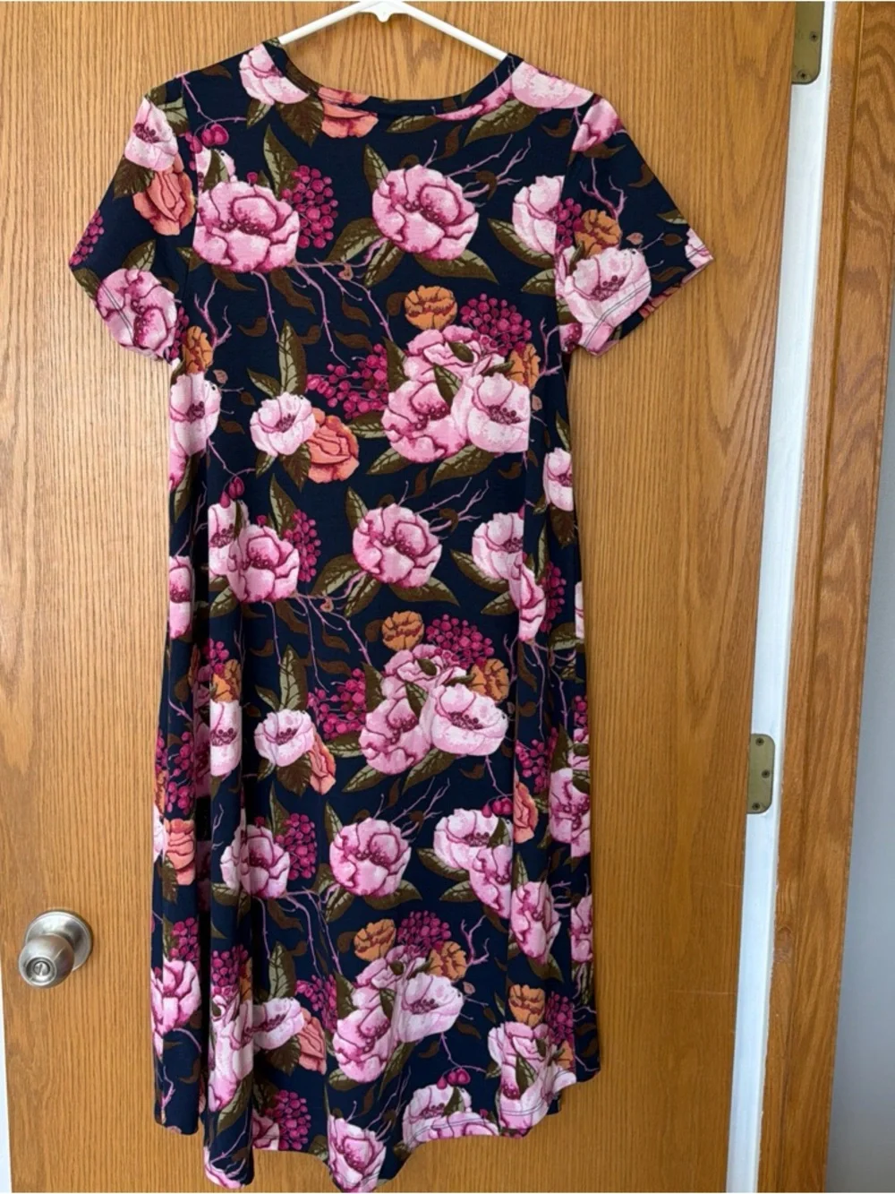 LuLaRoe Womens Carly Dress Navy with Pink Floral Print Size Small Y2K Hi Low Hem - Picture 2 of 7